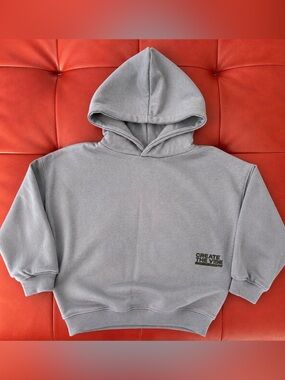 ZARA Boys Hoodie (Size 6 / 116 cm)
New without tags (NWOT) – never worn